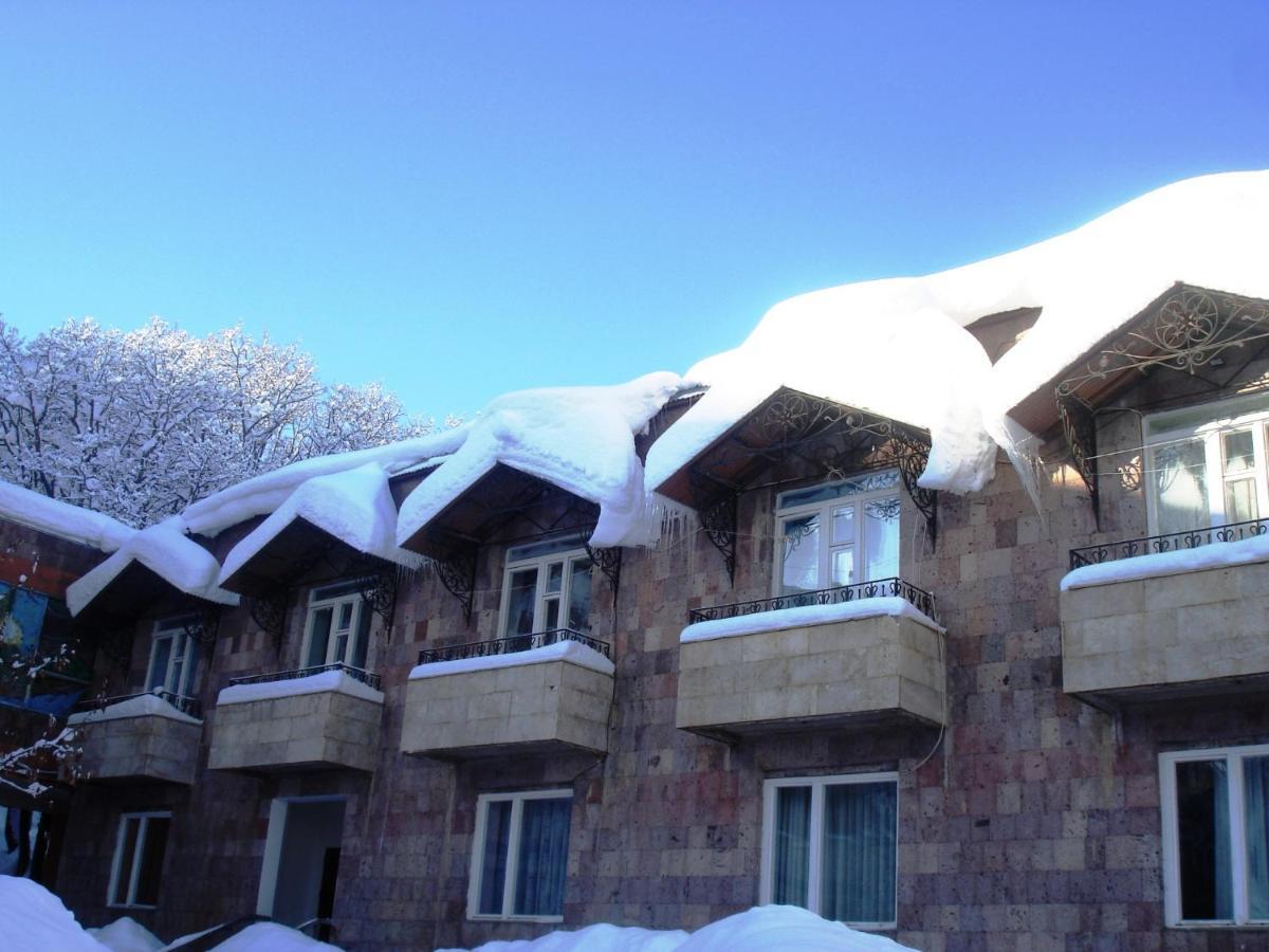 Дом Писателей Цахкадзора Hotel Exterior photo