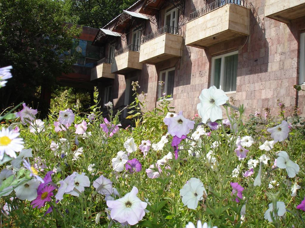 Дом Писателей Цахкадзора Hotel Exterior photo
